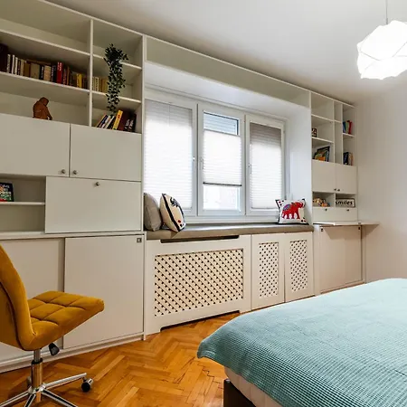 Spacious 3-br Retreat Apartment *