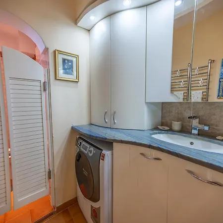 Spacious 3-br Retreat Apartment