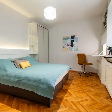 Spacious 3-br Retreat Apartment *